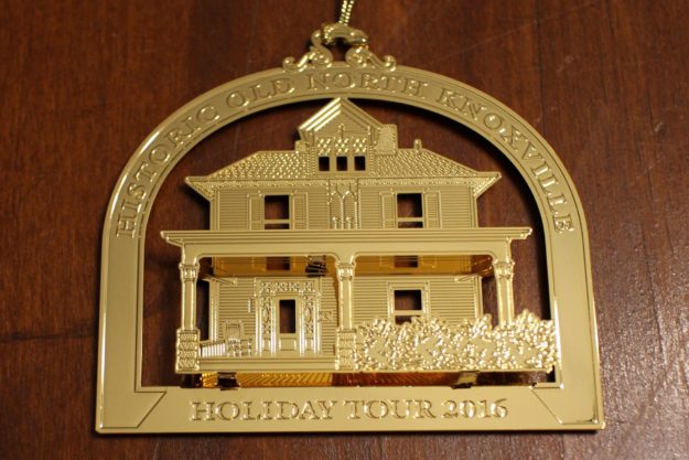 hometour_ornament_2016_gold