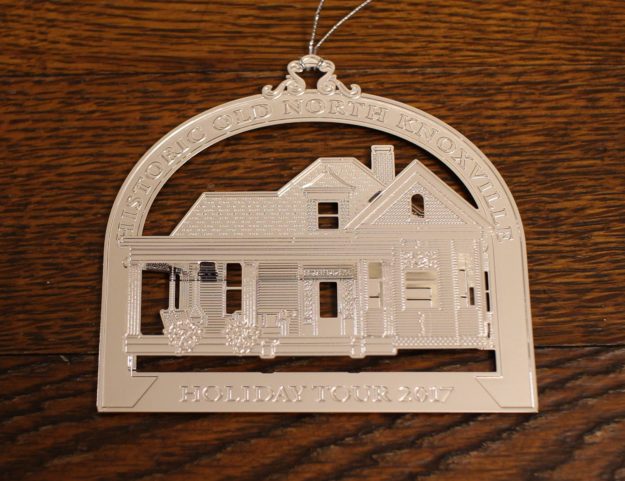 hometour_ornament_2017_gold